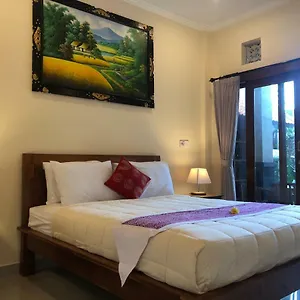 Taman Indah Проживание в семье